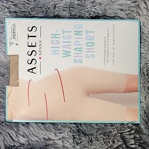 Spanx assets size 5 high waisted shaping short